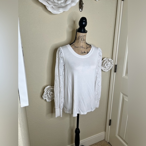 NTM: Entro Solid White Floral Eyelet Long Sleeve Top in Size Small - Picture 6 of 16